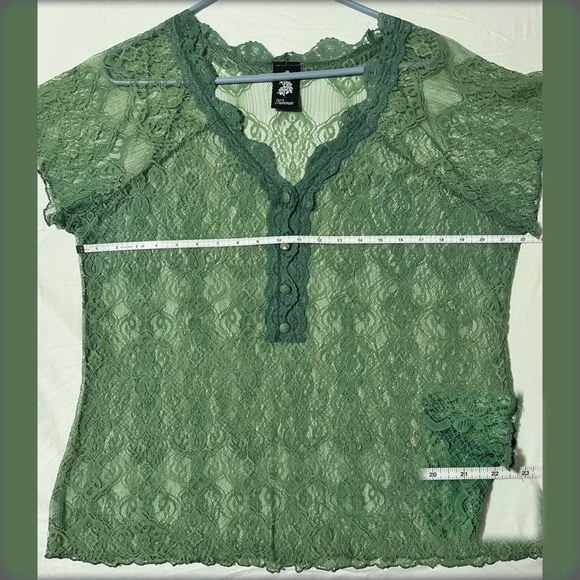 Tuberose* Beautiful Lace Blouse - Picture 5 of 6